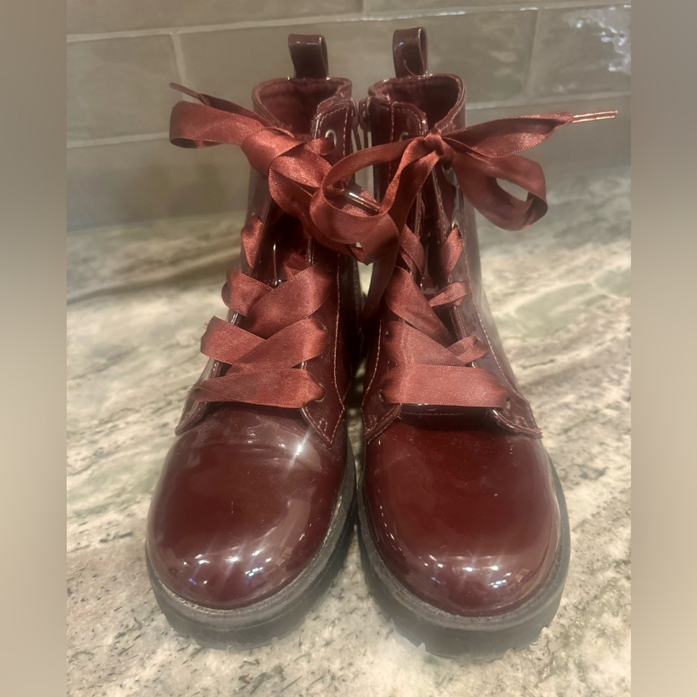GAP Kids Burgundy Patent Leather Lace Up Boots - Size 2 - EUC